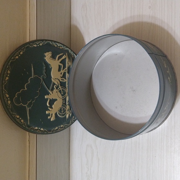 Vintage Shirley Jean Capital Cake Carriage Metal Christmas Fruit Cake Tin - Picture 5 of 5